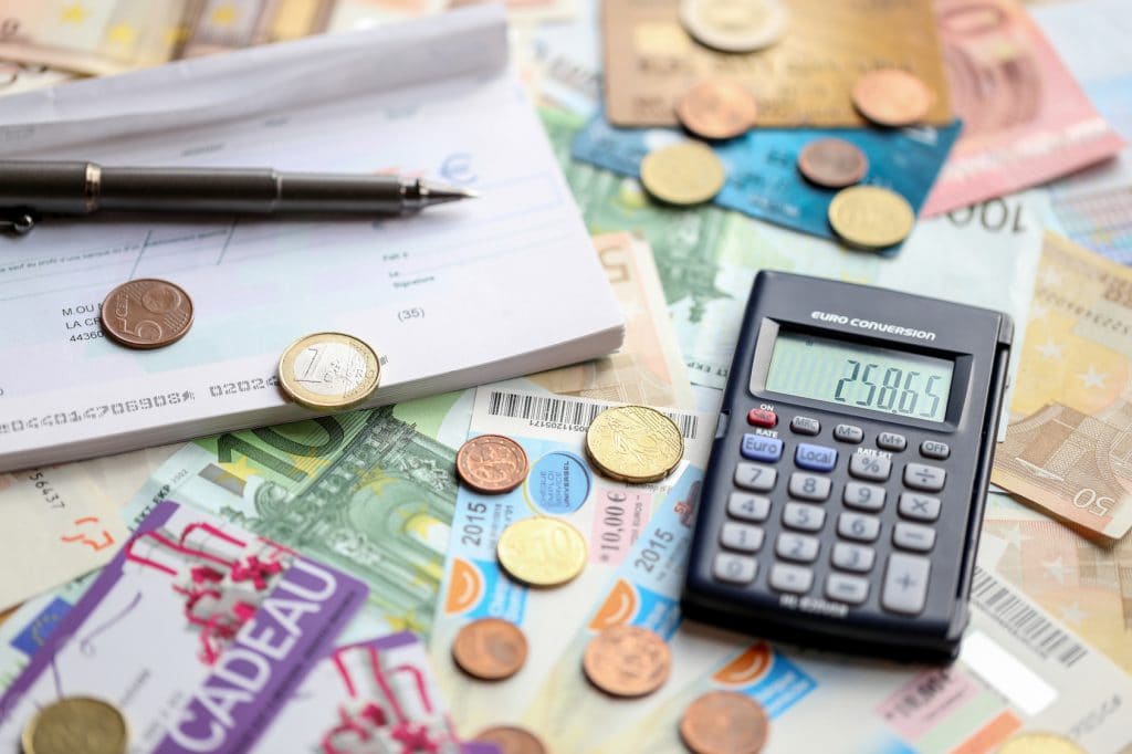 Segurados obrigatórios e facultativos da Previdência Social 2 Segurados obrigatórios e facultativos da Previdência Social 2