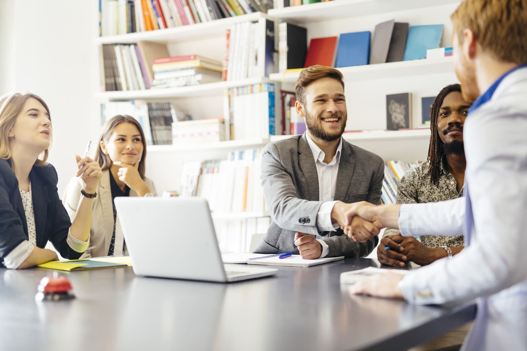 7 Dicas Para Apresentar A Empresa Contábil Em Uma Reunião Contas Em Revista 9101