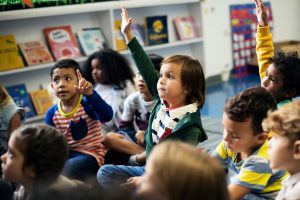 Trabalhador deve comprovar frequência dos filhos na escola
